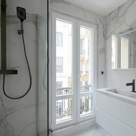 Large Luxury Flat Next To Champs Elysee Apartment *