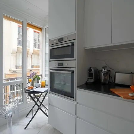 Large Luxury Flat Next To Champs Elysee Apartment Paris