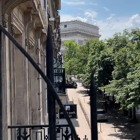 Large Luxury Flat Next To Champs Elysee Paris